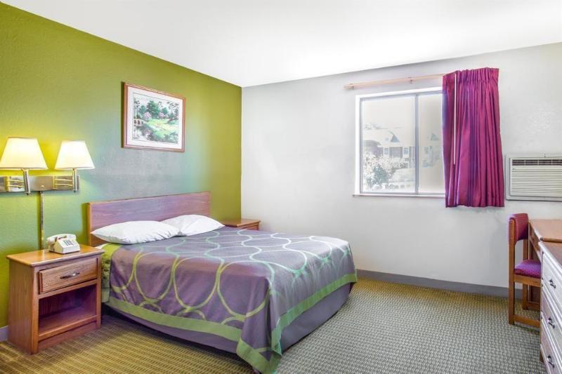 Hotel Super 8 By Wyndham Richmond/Chamberlayne Rd Esterno foto