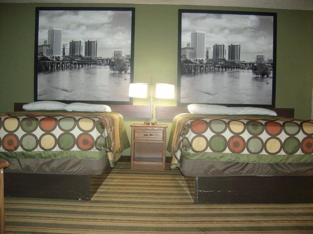 Hotel Super 8 By Wyndham Richmond/Chamberlayne Rd Esterno foto